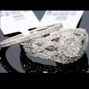 Beautiful 10k white Gold wedding set